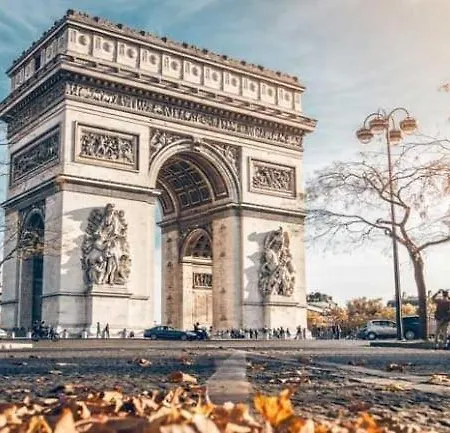 Parisian Chic & Spacious With Parking *