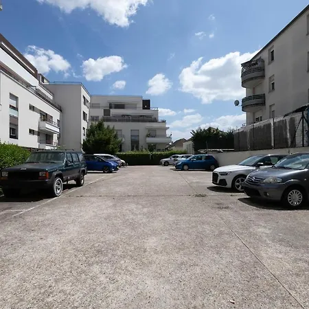Parisian Chic & Spacious With Parking * Bezons