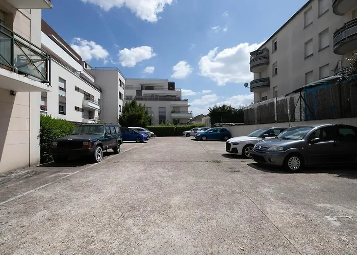 Parisian Chic & Spacious With Parking * Bezons