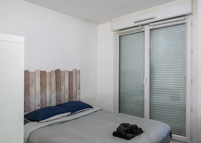 Parisian Chic & Spacious With Parking *